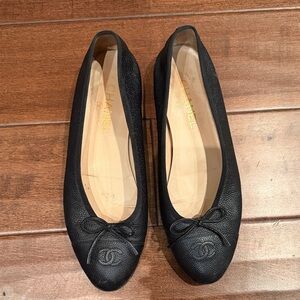 CHANEL Black Textured Leather Flats
